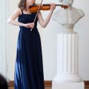 Joanna Kreft playing violin Hangang / RR Studio
