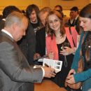 Giving autographs after the concert. / fot. T. Boniecki (04.06.2013)