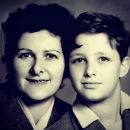 Wanda Sieradzka z synem 