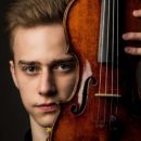 Wojciech Niedziółka, violin 